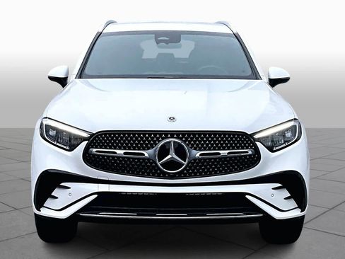 Used 2025 Mercedes-Benz GLC 350e 4MATIC image 3