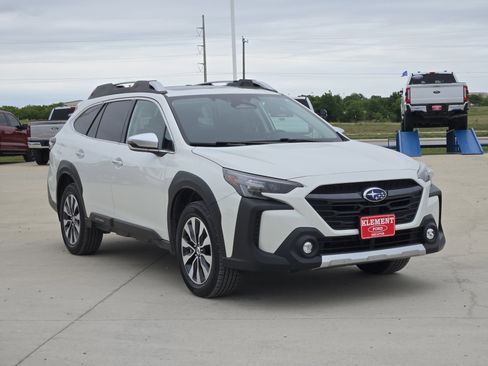 Used 2024 Subaru Outback Touring AWD/4WD image 3