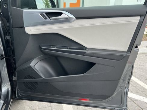 New 2025 Volkswagen Taos SE image 24