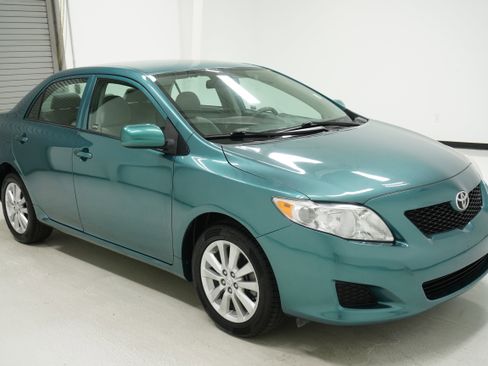 Used 2010 Toyota Corolla image 3