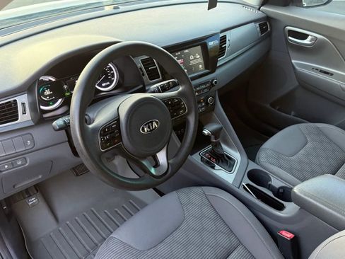 Used 2017 Kia Niro LX image 11