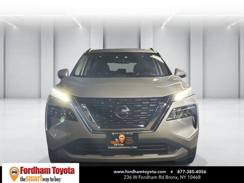 Used 2021 Nissan Rogue SV w/ Premium Package AWD/4WD image 2