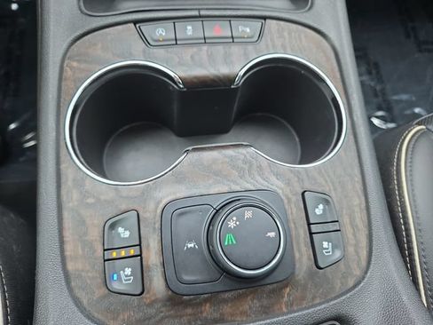 Used 2021 GMC Acadia Denali w/ Denali Technology Package FWD image 29