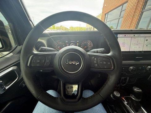 Used 2024 Jeep Gladiator Sport AWD/4WD image 20