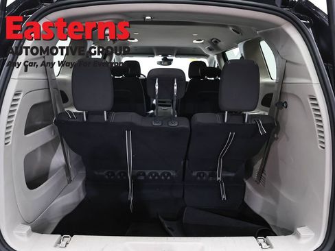 Used 2024 Chrysler Voyager LX FWD image 9