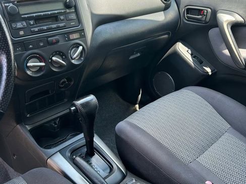 Used 2005 Toyota RAV4 4WD image 9