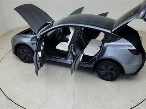 Used 2026 Tesla Model Y 2WD image 82