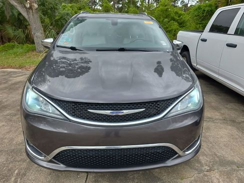 Used 2020 Chrysler Pacifica Limited FWD image 9