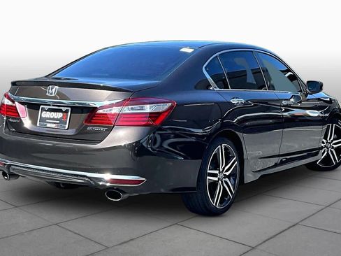 Used 2017 Honda Accord Sport image 13