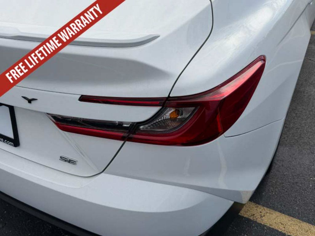 Used 2025 Toyota Camry SE FWD image 13