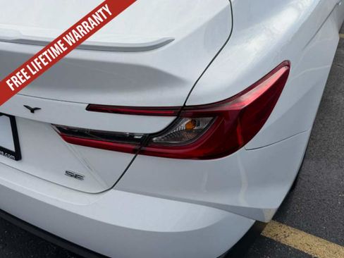 Used 2025 Toyota Camry SE FWD image 13