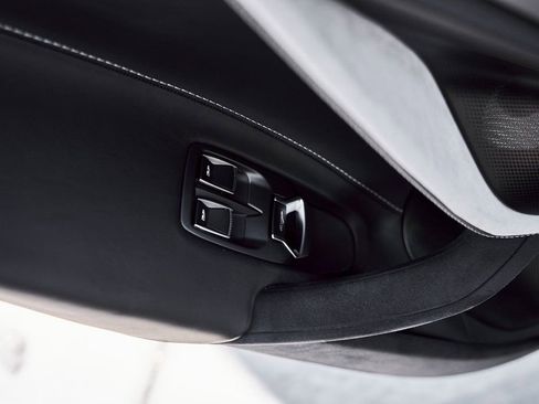 Used 2024 McLaren 750S image 33