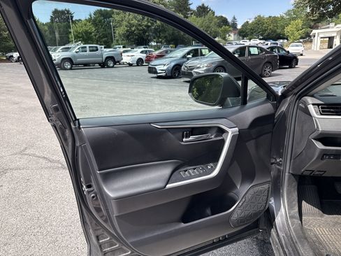 Used 2022 Toyota RAV4 XLE image 13