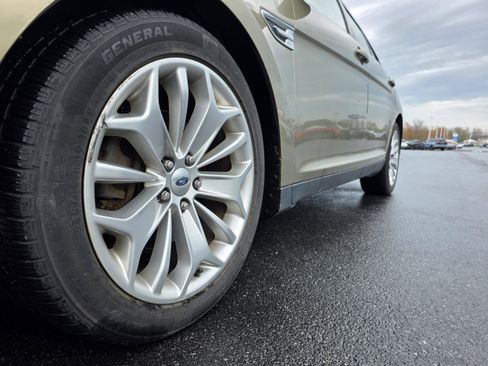 Used 2013 Ford Taurus Limited image 19