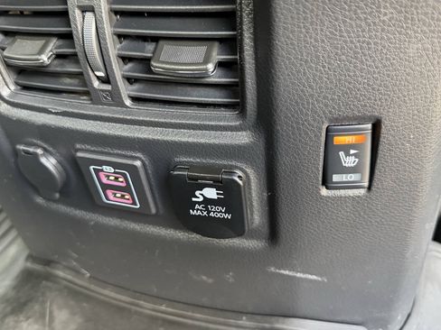 Used 2022 Nissan Titan PRO-4X w/ Pro-4x Convenience Package AWD/4WD image 18