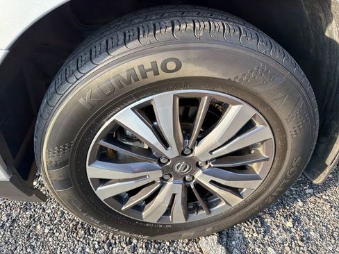 Used 2020 Nissan Pathfinder SL AWD/4WD image 14