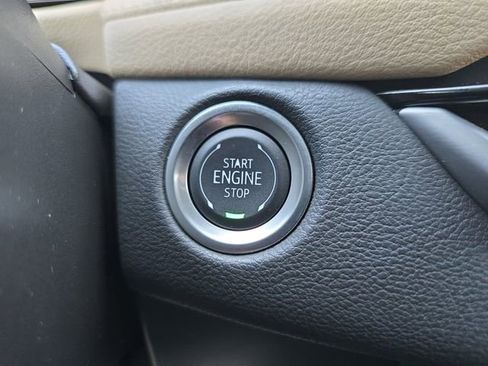 Used 2025 Cadillac XT4 Premium Luxury image 30