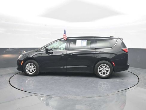 Used 2024 Chrysler Voyager LX FWD image 5
