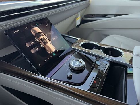 Certified 2025 Cadillac Escalade ESV Sport Platinum w/ LPO, ONYX Package image 19