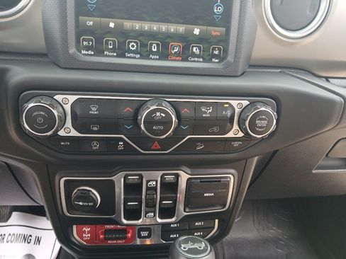 Used 2018 Jeep Wrangler Unlimited Rubicon AWD/4WD image 14