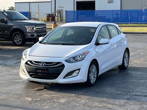 Used 2014 Hyundai Elantra GT FWD image 3