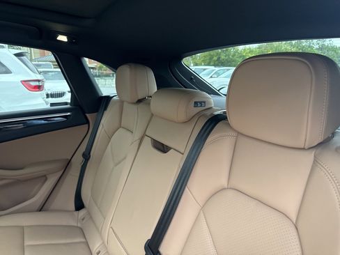 Used 2025 Porsche Macan image 23