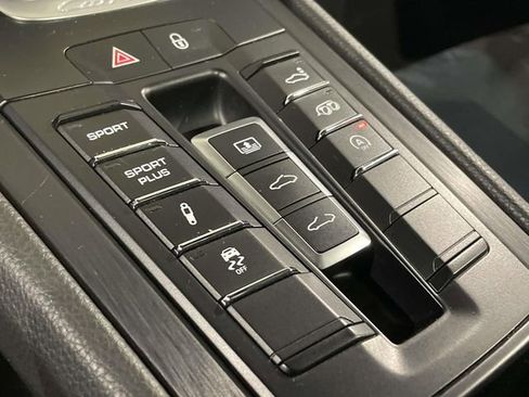 Used 2015 Porsche 911 Carrera 4 GTS image 31