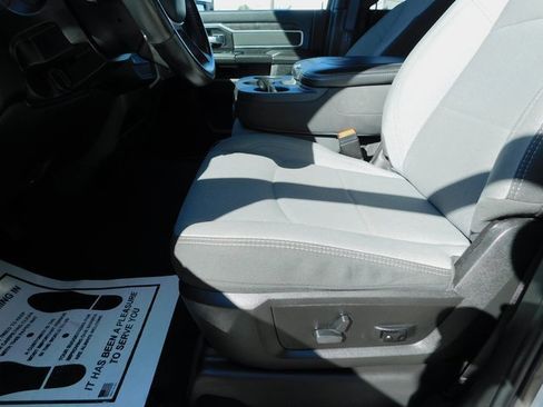 Used 2024 RAM 3500 Big Horn image 24