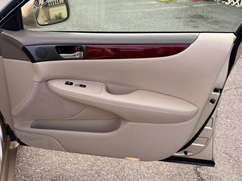 Used 2002 Lexus ES 330 w/ Premium Pkg FWD image 20