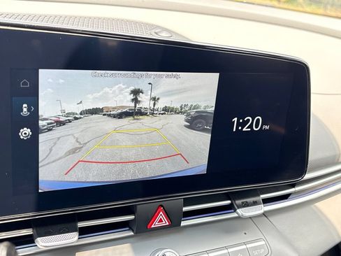 Used 2024 Hyundai Elantra SEL FWD image 18