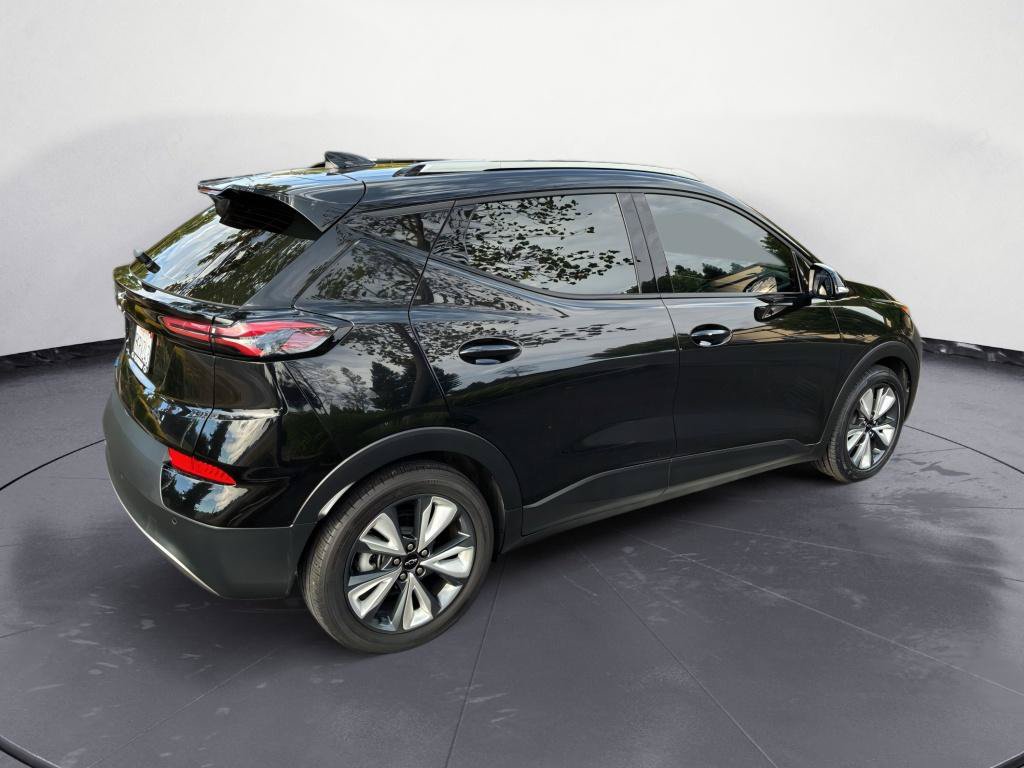 Used 2023 Chevrolet Bolt EUV LT w/ Convenience Package FWD image 7