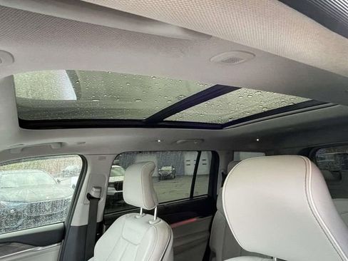 Used 2022 Jeep Grand Cherokee L Overland w/ Luxury Tech Group IV image 19