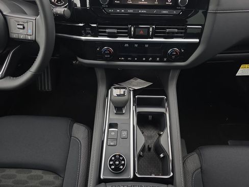New 2025 Nissan Pathfinder SV image 11