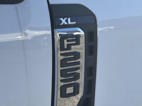 New 2026 Ford F250 XL w/ XL Chrome Package image 20