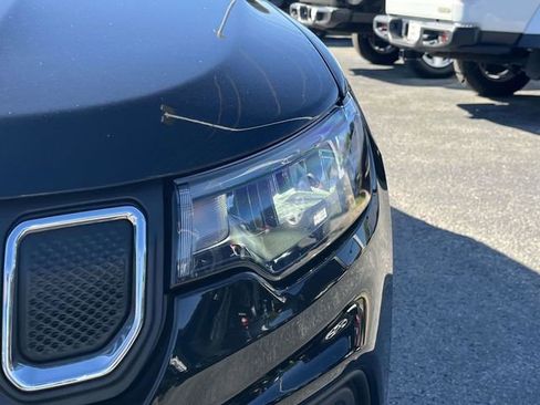 Used 2022 Jeep Compass Latitude image 9