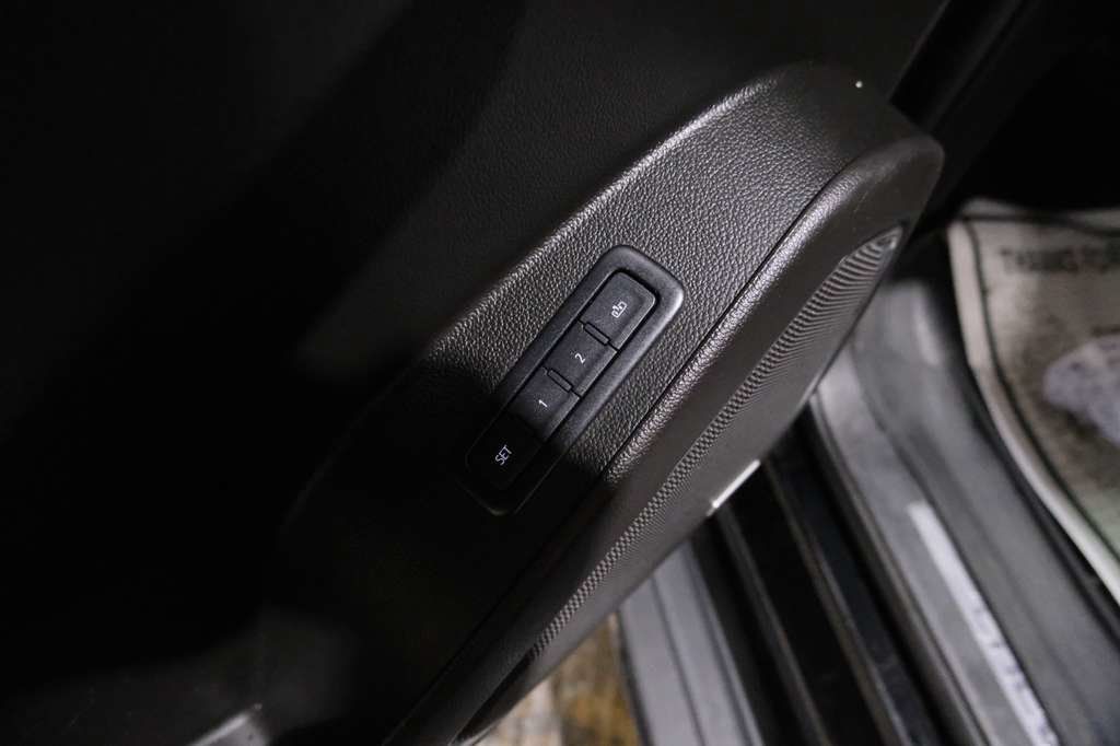 Used 2019 Chevrolet Suburban Premier AWD/4WD image 21