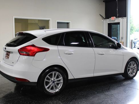 Used 2018 Ford Focus SE FWD image 3