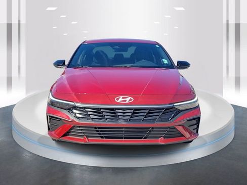 Used 2025 Hyundai Elantra Sport image 2