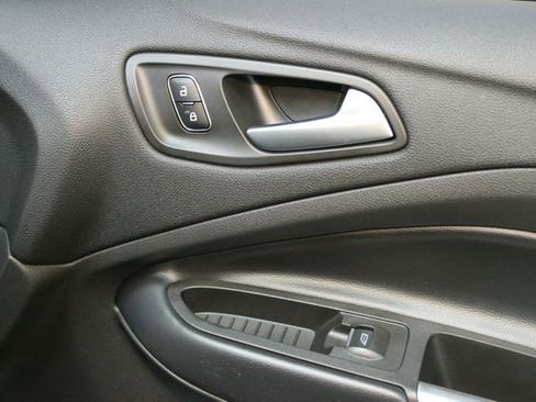 Used 2019 Ford Escape SEL image 9