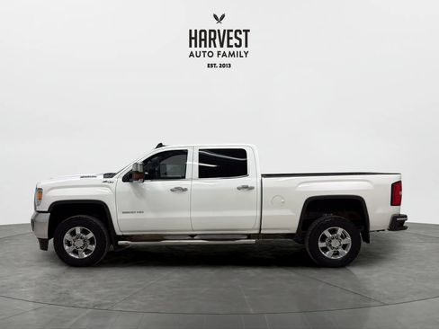 Used 2019 GMC Sierra 2500 SLT w/ Duramax Plus Package AWD/4WD image 2