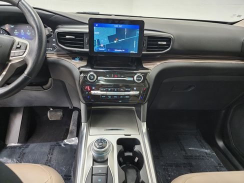 Used 2021 Ford Explorer Limited w/ Equipment Group 301A image 16