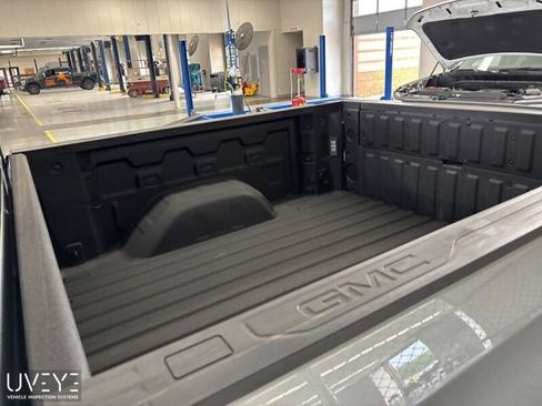 Used 2024 GMC Sierra 1500 SLT w/ SLT Premium Plus Package AWD/4WD image 5