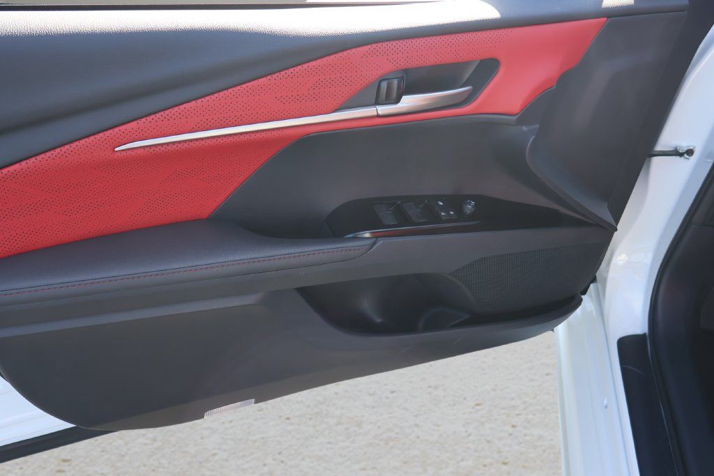 Used 2025 Toyota Camry XSE FWD image 9