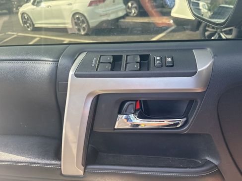 Used 2015 Toyota 4Runner SR5 Premium image 7