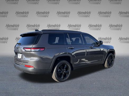 Used 2023 Jeep Grand Cherokee L Laredo image 9