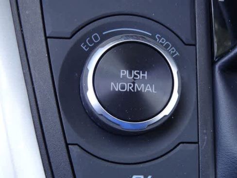 Certified 2025 Toyota RAV4 XLE AWD/4WD image 28