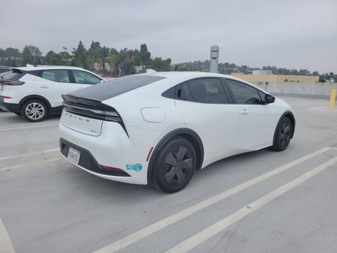 Used 2025 Toyota Prius Plug-In Hybrid FWD image 3