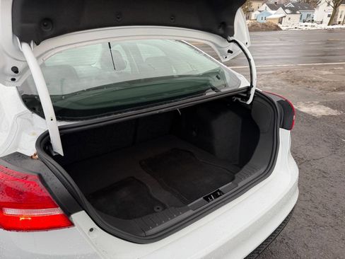 Used 2017 Ford Focus SE w/ Cold Weather Package image 19