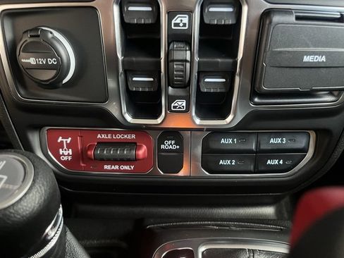 New 2025 Jeep Gladiator Mojave w/ Convenience Group image 25