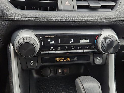 Used 2021 Toyota RAV4 LE image 23